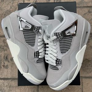 Jordan 4 “Frozen Moments” size US 6.5 women’s